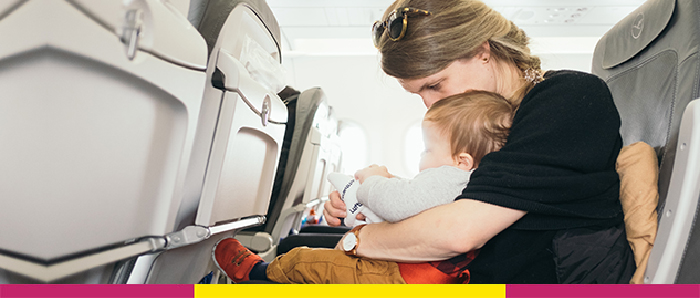 Poussette de bébé en avion: comment embarquer?